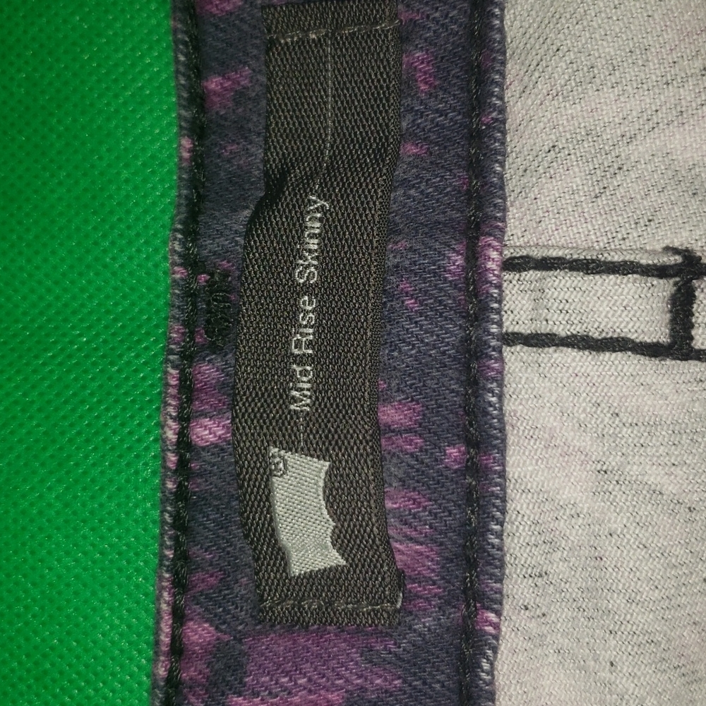 Levis - Picture 5 of 6